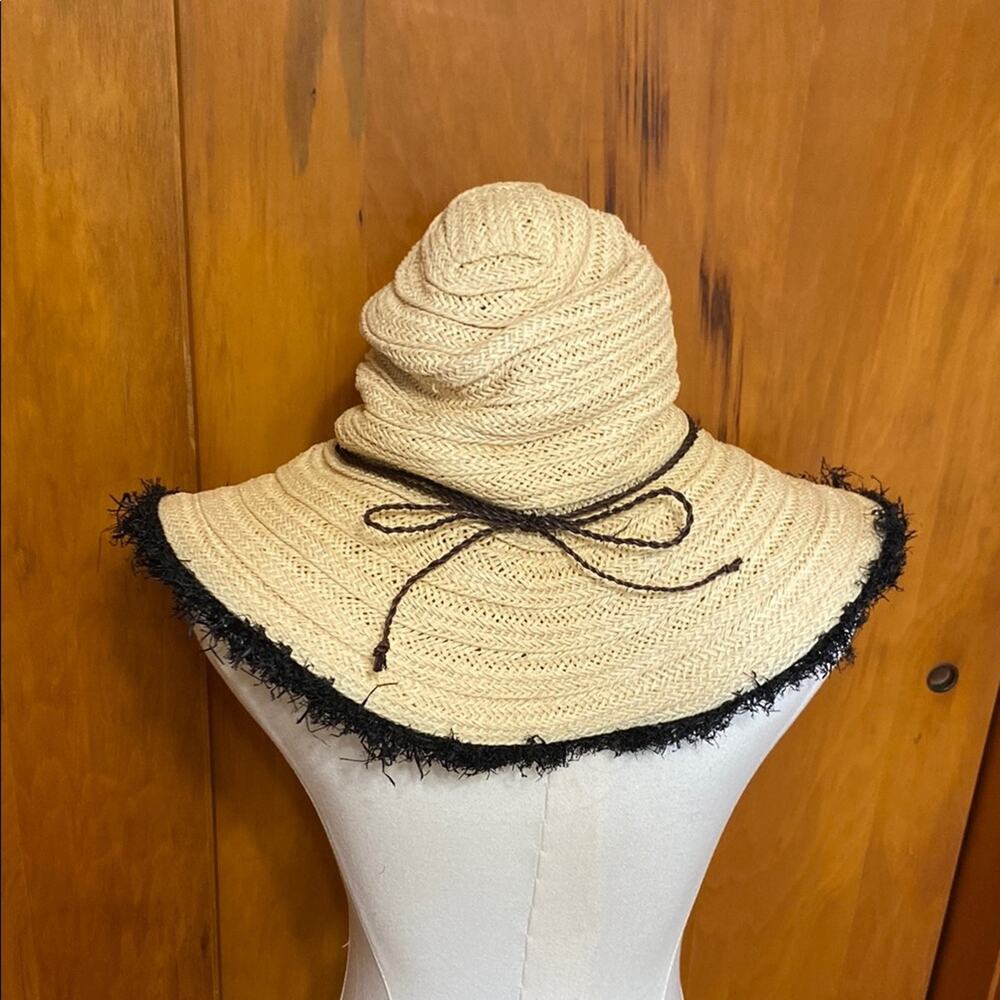 Tommy Bahama Tan Black Sun Hat Woven Paper Floppy Brim Adjustable Hat Band